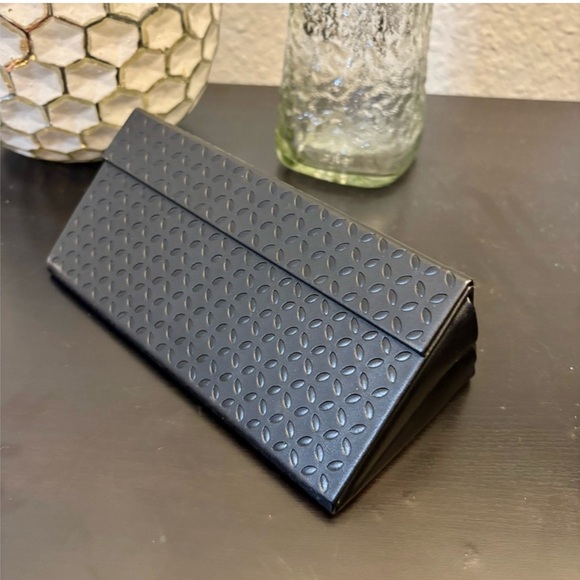 Alaia Women’s Cat Eye Sunglasses - Picture 8 of 11